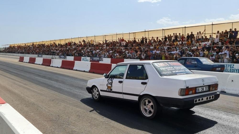  A car in action during the Kepez Automobile and Motorsports Club drag racing, Antalya, Türkiye, July 9, 2023. (IHA Photo)
